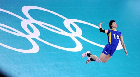 Entrenamiento de voley para los Juegos Olímpicos (foto de Xinghuanet)